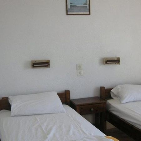 Efrosyni Apartments Agia Marina  Luaran gambar