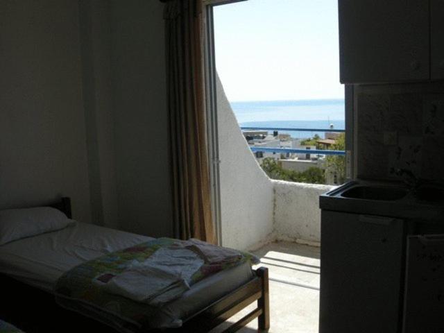 Efrosyni Apartments Agia Marina  Luaran gambar