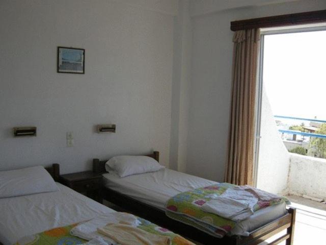 Efrosyni Apartments Agia Marina  Luaran gambar