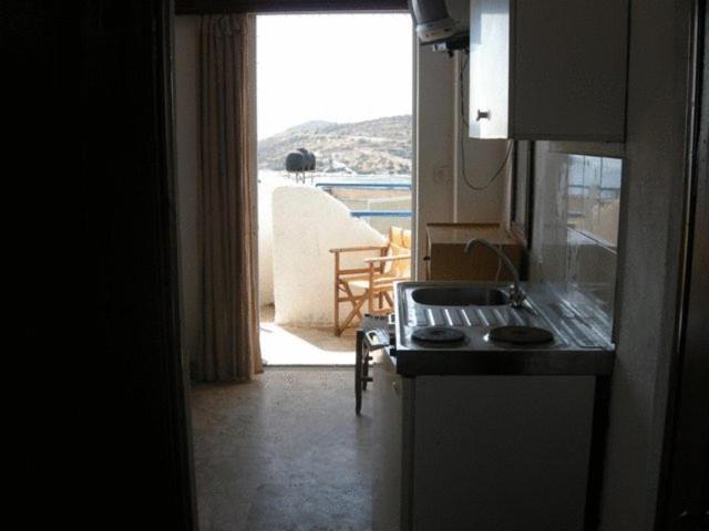 Efrosyni Apartments Agia Marina  Luaran gambar