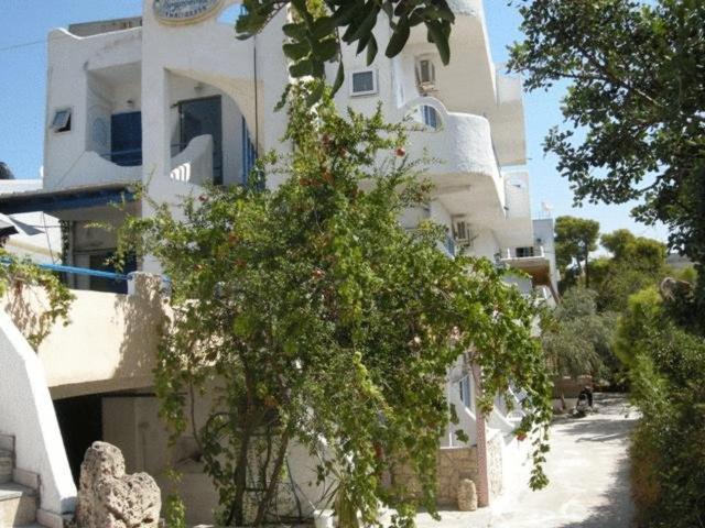 Efrosyni Apartments Agia Marina  Luaran gambar