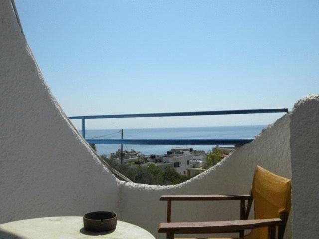Efrosyni Apartments Agia Marina  Luaran gambar